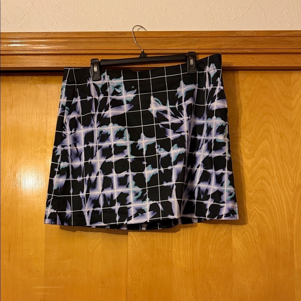 Lady Hagen Black and White Patterned skort